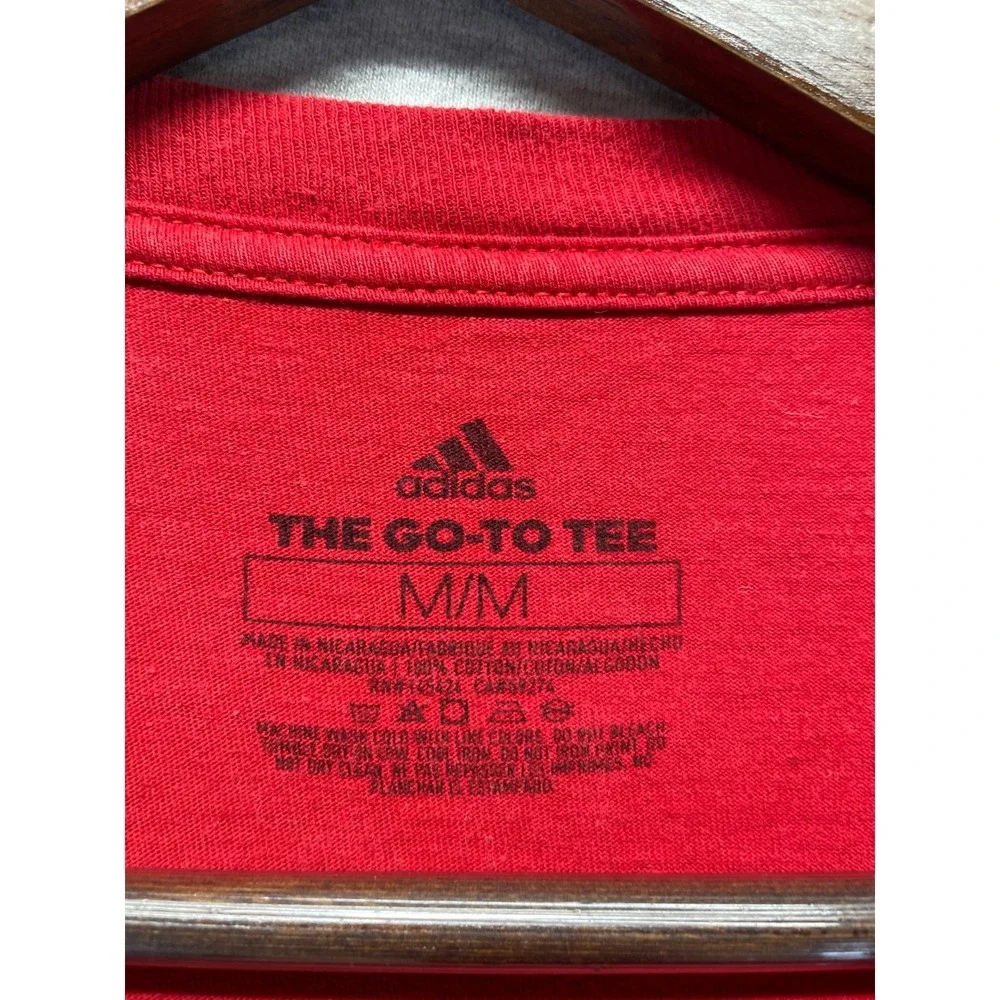 Adidas The Go To Performance T Shirt Mens Medium Red Graphic Print Logo Cotton